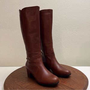 Jambu boots in Whiskey color. Size 9W in original box.